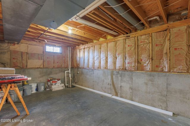 1125 Blackthorn Rd, Louisville, KY 40299