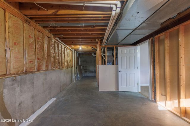 1125 Blackthorn Rd, Louisville, KY 40299