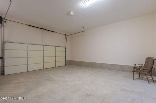 1125 Blackthorn Rd, Louisville, KY 40299