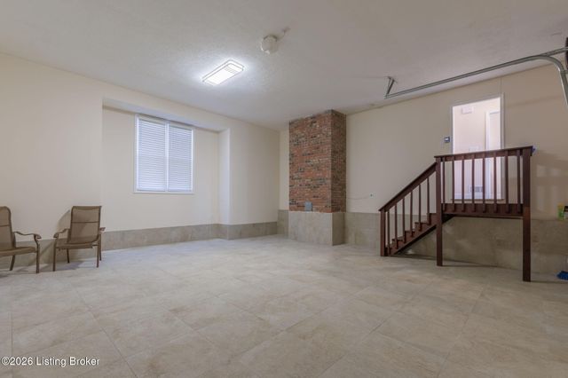 1125 Blackthorn Rd, Louisville, KY 40299