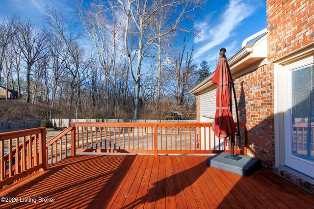 1125 Blackthorn Rd, Louisville, KY 40299