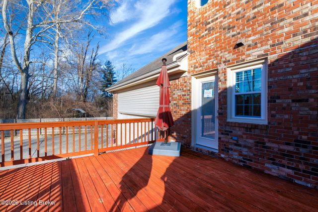 1125 Blackthorn Rd, Louisville, KY 40299