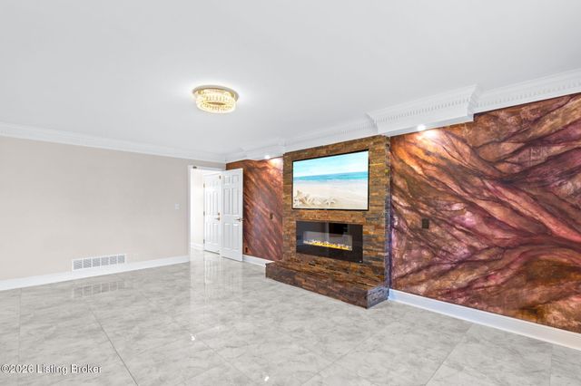 1125 Blackthorn Rd, Louisville, KY 40299