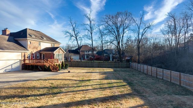 1125 Blackthorn Rd, Louisville, KY 40299