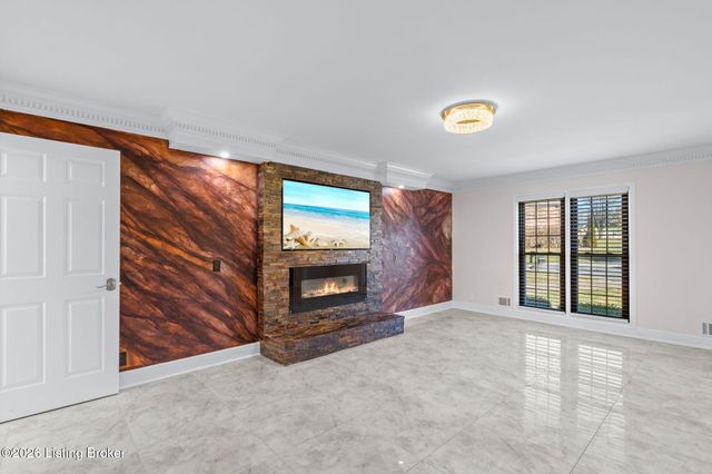 1125 Blackthorn Rd, Louisville, KY 40299