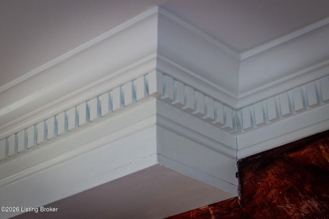 1125 Blackthorn Rd, Louisville, KY 40299