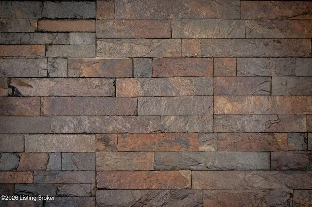 1125 Blackthorn Rd, Louisville, KY 40299