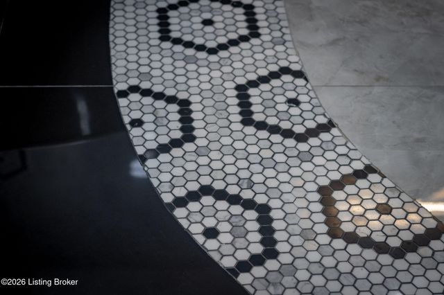 1125 Blackthorn Rd, Louisville, KY 40299