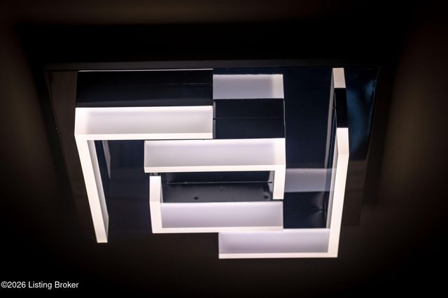 1125 Blackthorn Rd, Louisville, KY 40299