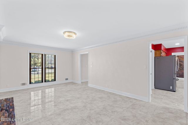 1125 Blackthorn Rd, Louisville, KY 40299