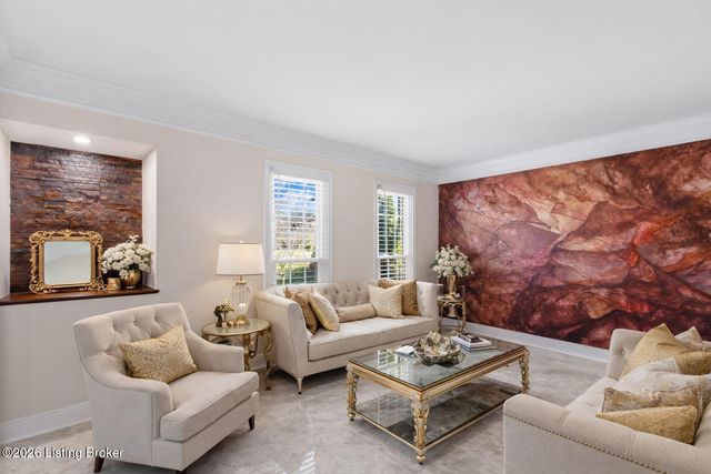 1125 Blackthorn Rd, Louisville, KY 40299