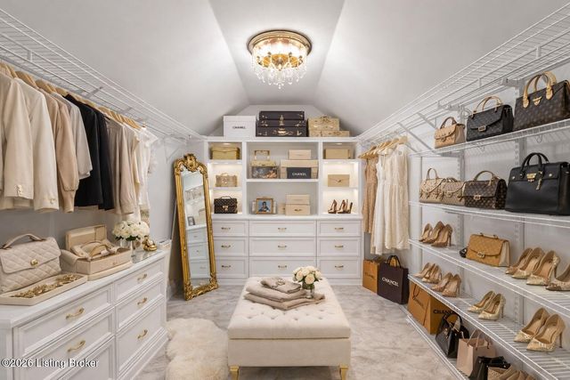 1125 Blackthorn Rd, Louisville, KY 40299