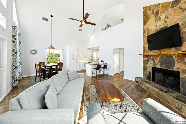 1156 Riviera, Canyon Lake, TX 78133