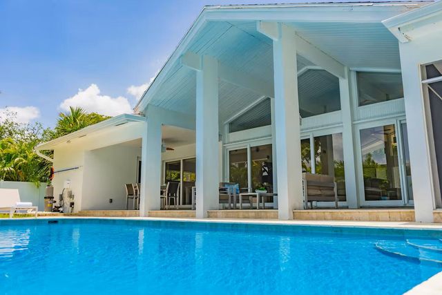 1000 NE 8th Street, Pompano Beach, FL 33060