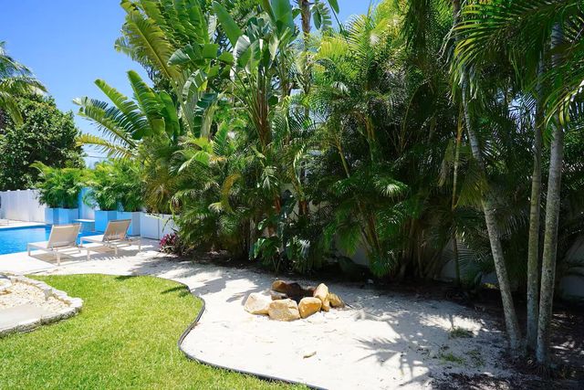 1000 NE 8th Street, Pompano Beach, FL 33060