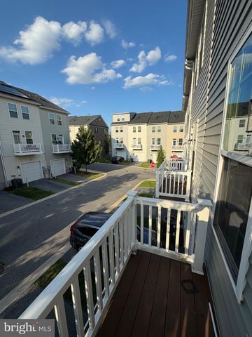 4906 CREST VIEW DR, Hyattsville, MD 20782