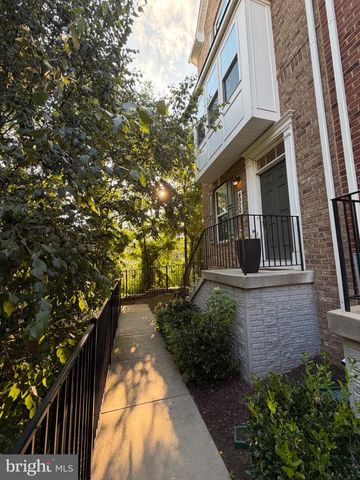 4906 CREST VIEW DR, Hyattsville, MD 20782
