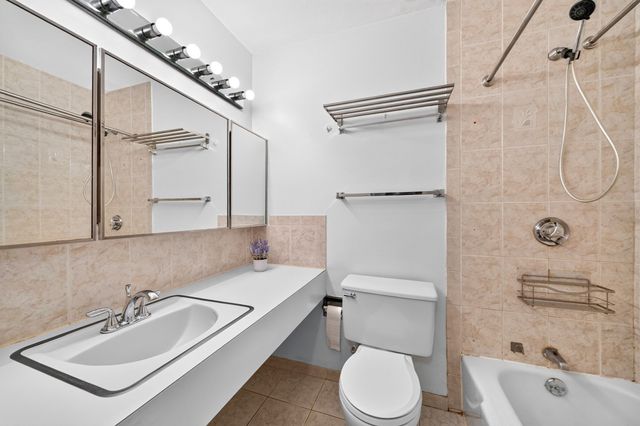 60 Babcock St 32, Brookline, MA 02446
