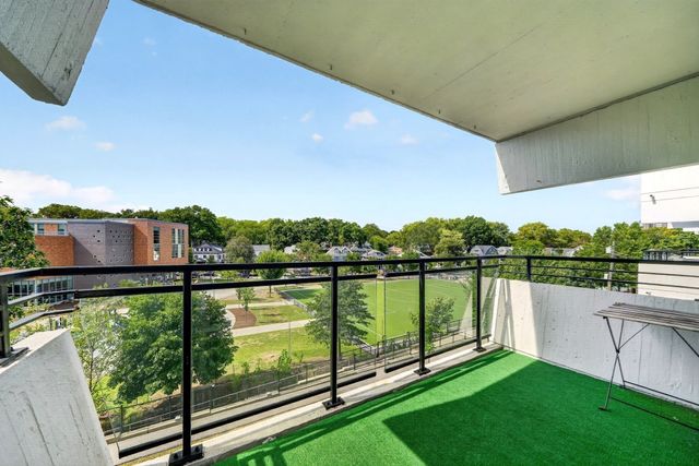 60 Babcock St 32, Brookline, MA 02446