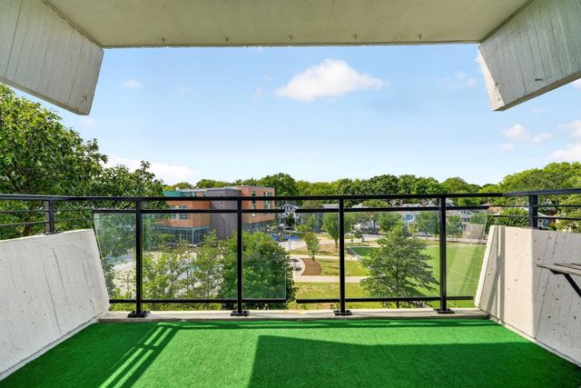 60 Babcock St 32, Brookline, MA 02446