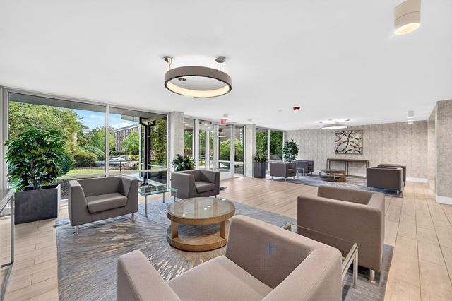 60 Babcock St 32, Brookline, MA 02446