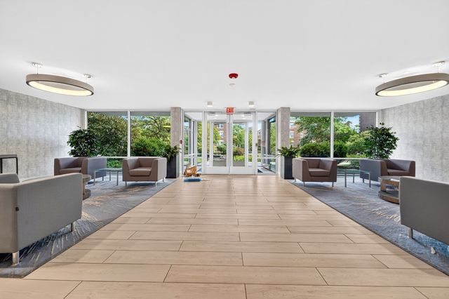 60 Babcock St 32, Brookline, MA 02446