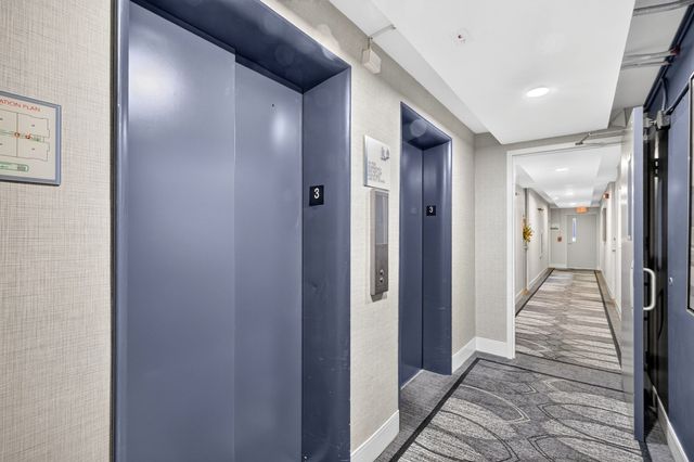 60 Babcock St 32, Brookline, MA 02446