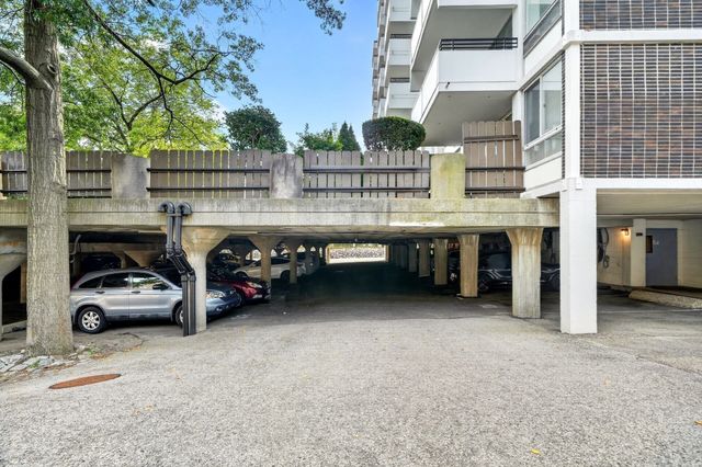 60 Babcock St 32, Brookline, MA 02446