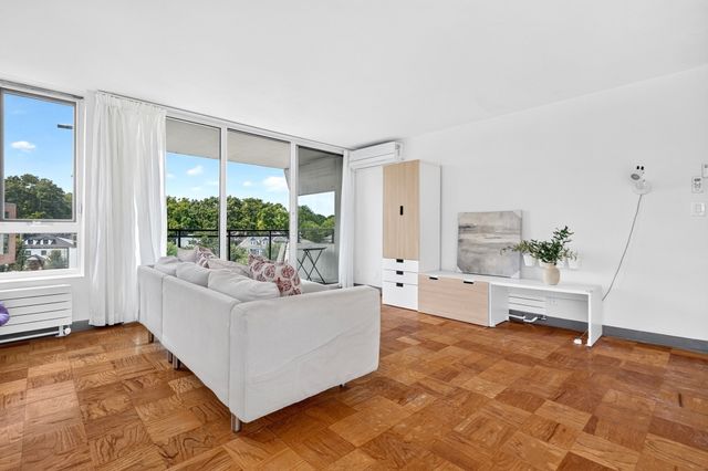 60 Babcock St 32, Brookline, MA 02446