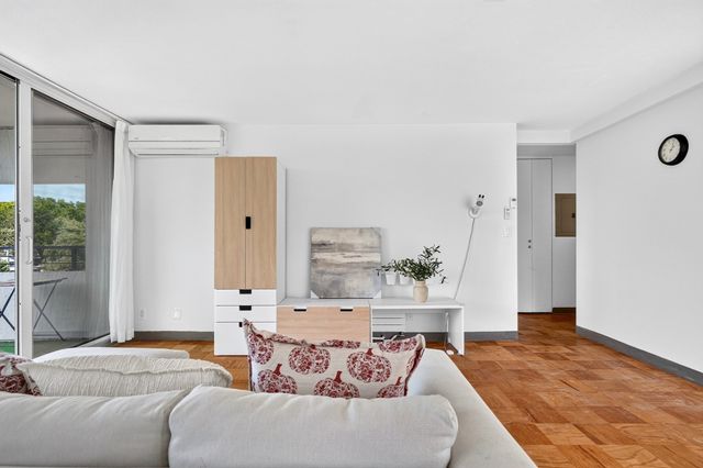 60 Babcock St 32, Brookline, MA 02446