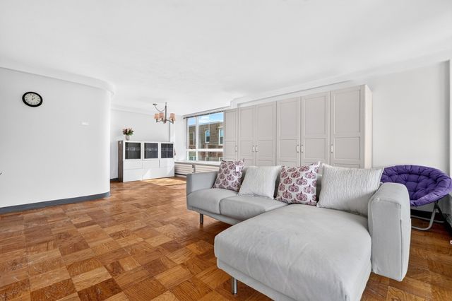 60 Babcock St 32, Brookline, MA 02446
