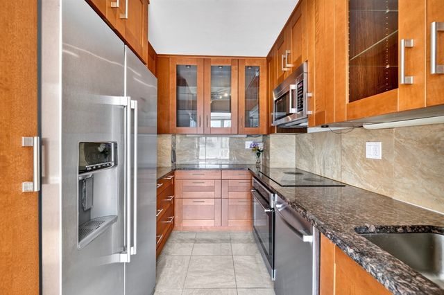 60 Babcock St 32, Brookline, MA 02446