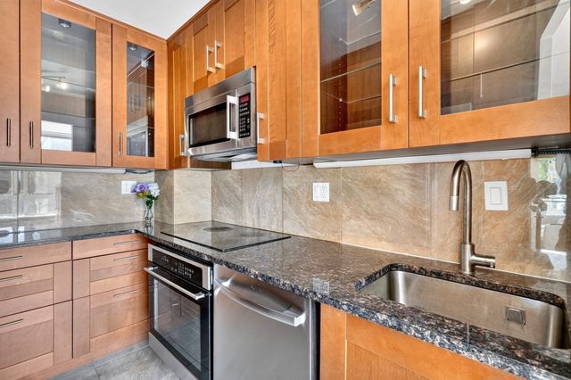 60 Babcock St 32, Brookline, MA 02446