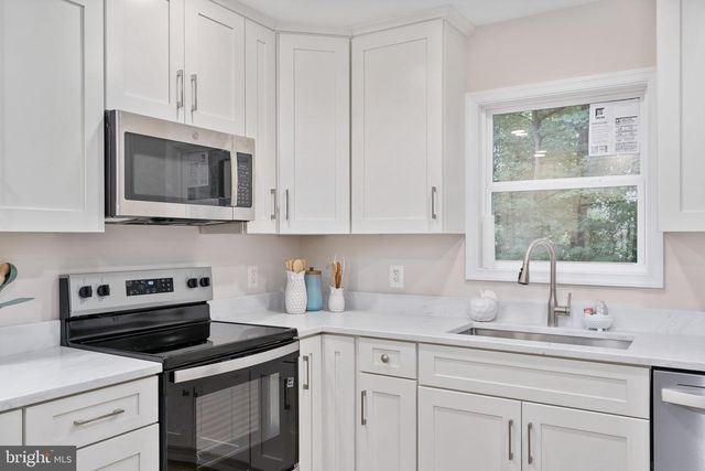 4749 SHADOW OAK CT, Dumfries, VA 22025
