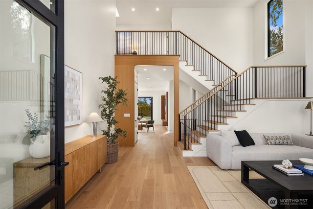 7611 NE 12th Street, Medina, WA 98039