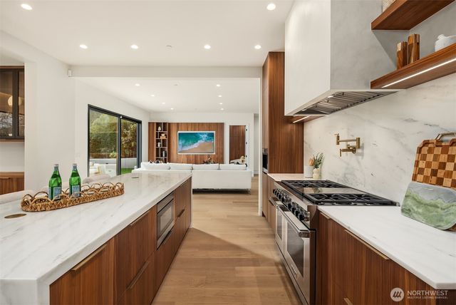 7611 NE 12th Street, Medina, WA 98039