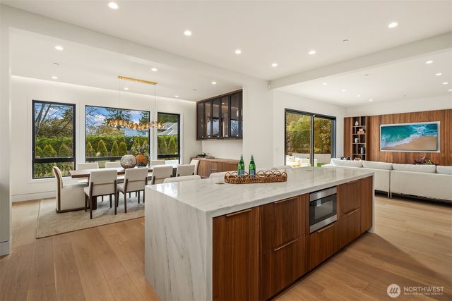 7611 NE 12th Street, Medina, WA 98039