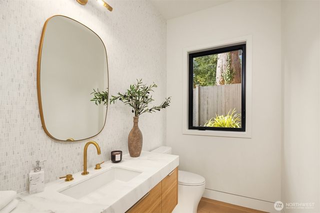 7611 NE 12th Street, Medina, WA 98039