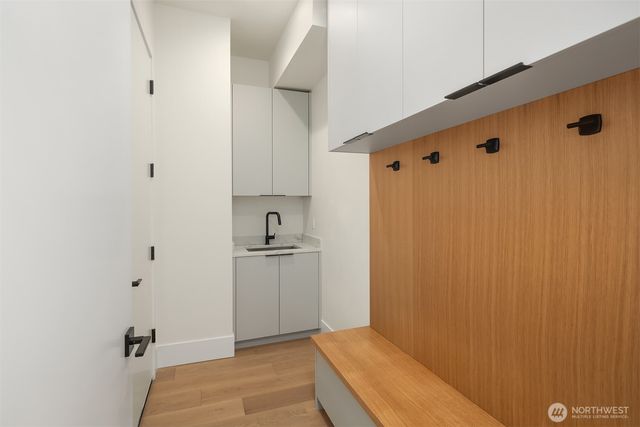 7611 NE 12th Street, Medina, WA 98039