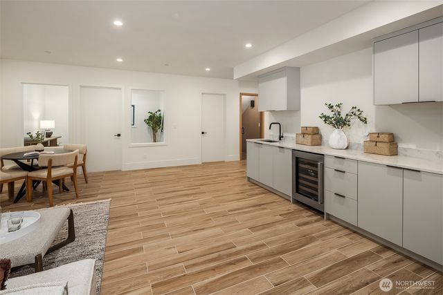 7611 NE 12th Street, Medina, WA 98039