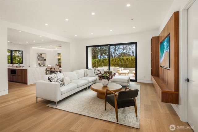 7611 NE 12th Street, Medina, WA 98039