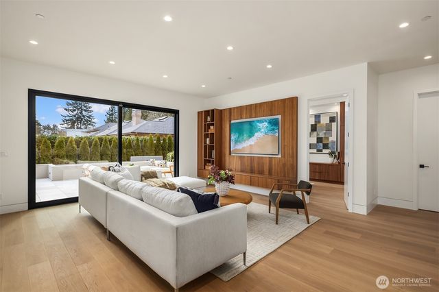 7611 NE 12th Street, Medina, WA 98039