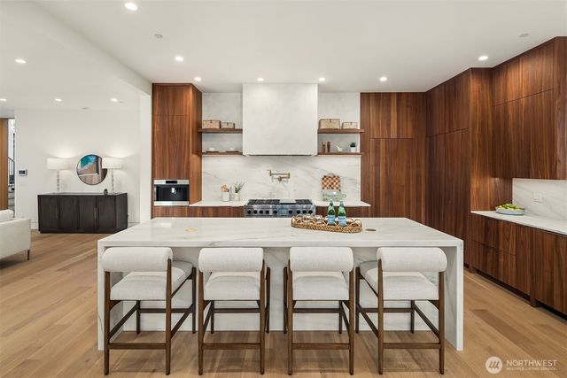 7611 NE 12th Street, Medina, WA 98039