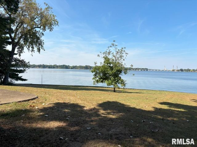 25 COTTAGE GROVE Lane, Springfield, IL 62712