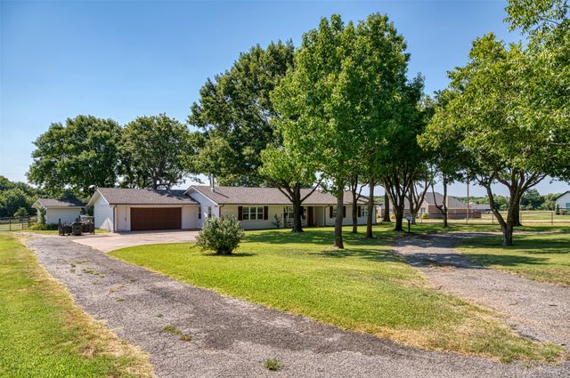 489 Pine Road, Poolville, TX 76487