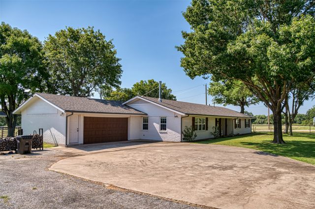 489 Pine Road, Poolville, TX 76487