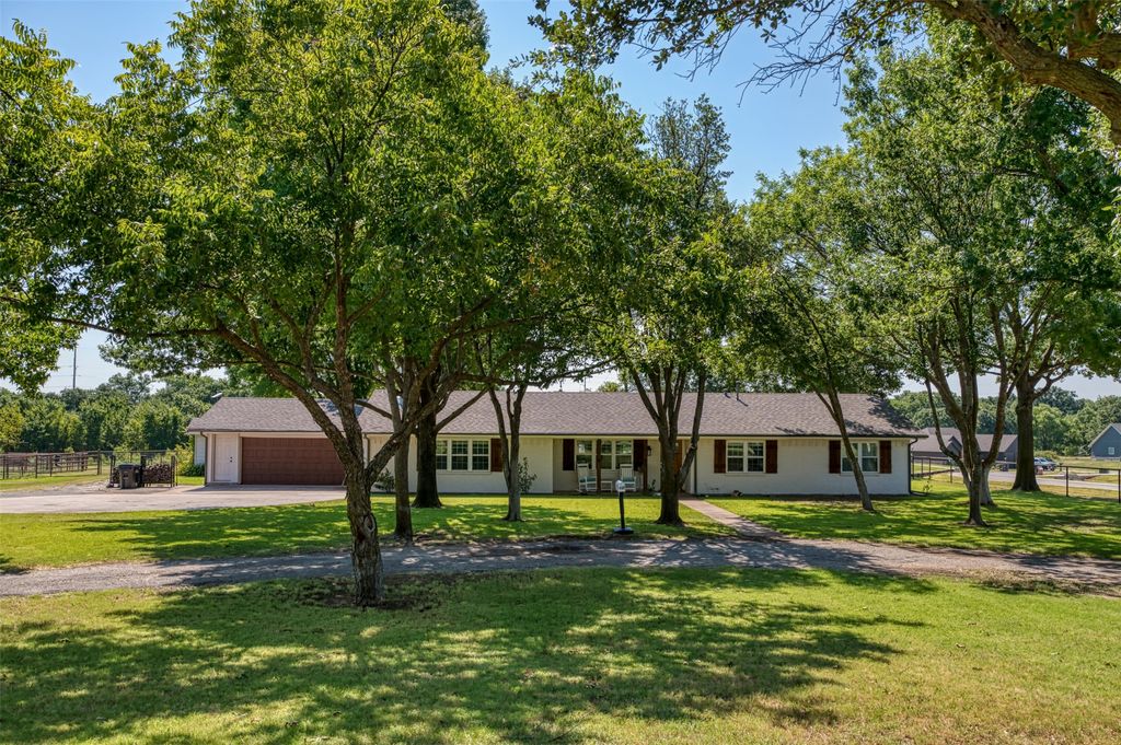 489 Pine Road, Poolville, TX 76487
