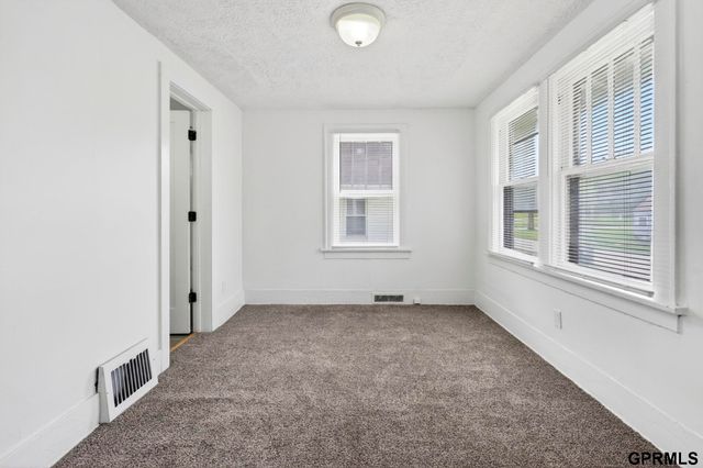 4123 N 39th Street, Omaha, NE 68111