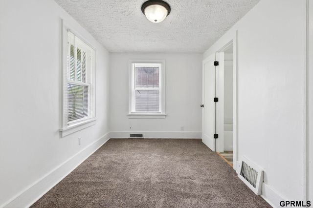 4123 N 39th Street, Omaha, NE 68111