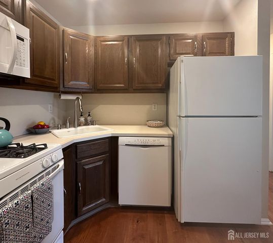 171 Applegate Lane, East Brunswick, NJ 08816